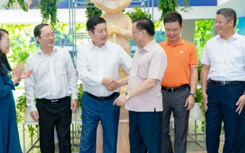 Bí thư Thành ủy Hà Nội và Bộ trưởng Bộ Khoa học Công nghệ thăm và làm việc tại Tập đoàn FPT
