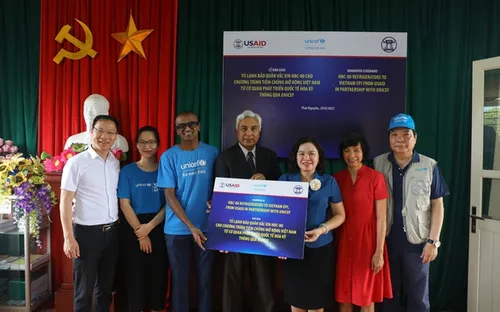 Cung cấp 590 tủ lạnh bảo quản vaccine cho các xã khó khăn