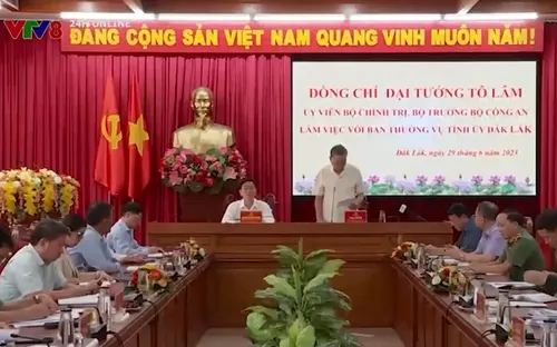 Bộ trưởng Bộ Công an Tô Lâm thăm gia đình các Liệt sỹ ở Đắk Lắk