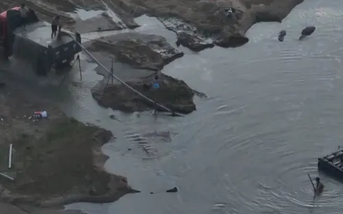 Ngang nhiên trộm cát trong khu vực mỏ vừa được đấu giá