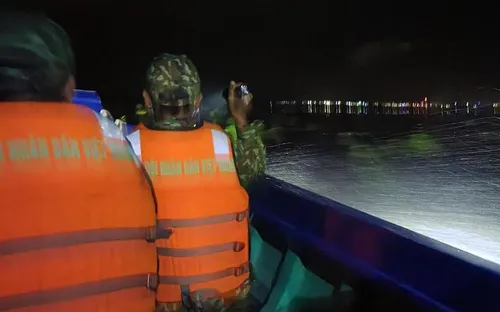 Cứu sống 5 người gặp nạn trên biển Kiên Giang