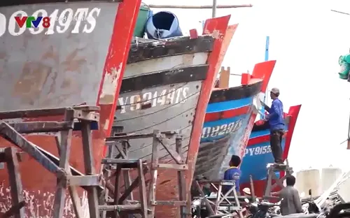 Mùa sửa chữa tàu cá