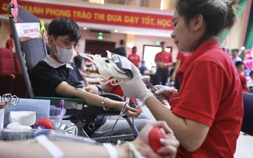 Ngày hội “Giọt hồng tri ân”: Mỗi trái tim - Một ngọn lửa anh hùng