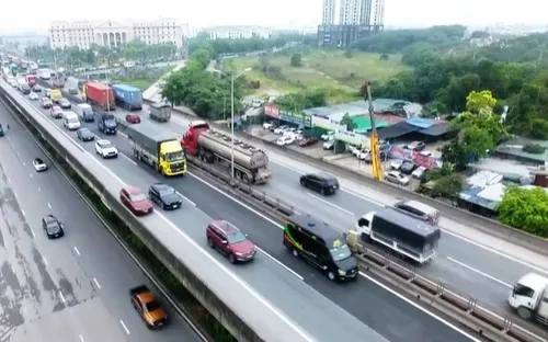 Xử lý triệt để lái xe đi vào làn khẩn cấp đường Vành đai 3