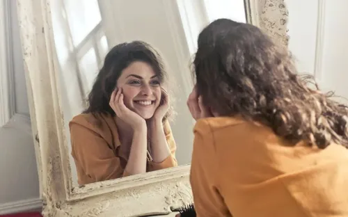 Con người có xu hướng bị thu hút bởi những người trông giống bản thân họ