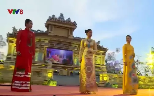 Lễ hội "Áo dài Huế - Chuyện kể từ dòng sông"