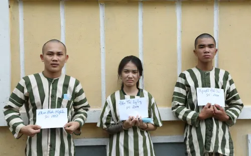 3 đối tượng giữ người trái phép, ép đi làm việc tại quán karaoke