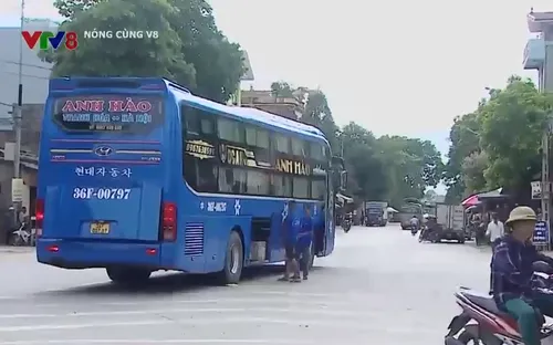 Bát nháo tình trạng xe đón trả khách sai quy định