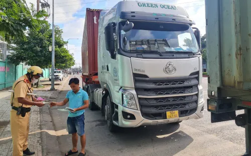 TP Hồ Chí Minh ra quân tổng kiểm soát, xử lý xe kinh doanh vận tải vi phạm