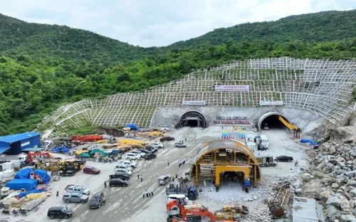 Hầm xuyên núi dài nhất cao tốc Bắc - Nam dự kiến thông tuyến vào cuối tháng 8