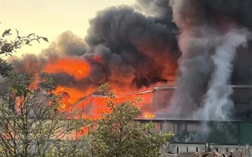 Kho phế liệu bất ngờ bốc cháy tại Bà Rịa - Vũng Tàu