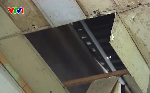 Sập trần nhà trong khu quy hoạch treo 26 năm