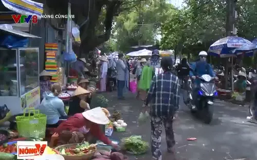 Chợ lấn đường gây mất an toàn giao thông