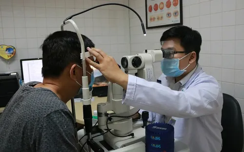 Gia tăng bệnh nhân đau mắt đỏ thời điểm giao mùa