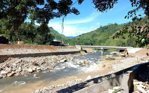 Hoàn thành kè chống sạt lở, bảo đảm an toàn khu dân cư xã Trà Leng, Quảng Nam