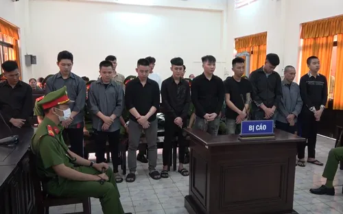 Kiên Giang: Ẩu đả vì "nhìn đểu", 13 thanh niên lãnh án tù