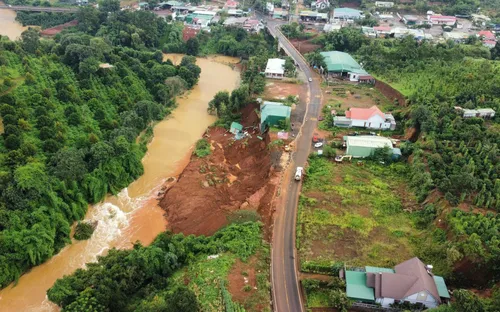 Thêm 2 vụ nứt đất, sụt lún nghiêm trọng ở Ðắk Nông