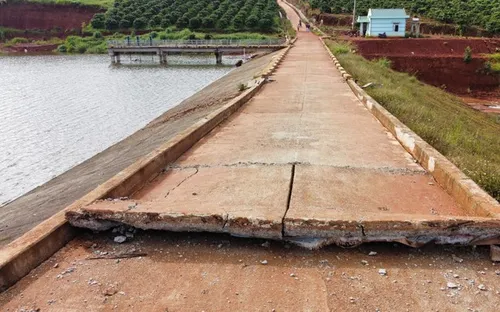 Nguy cơ vỡ đập hồ thủy lợi sức chứa hơn 1,2 triệu m3 nước ở Đắk Nông