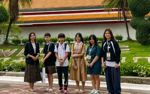 Hành trình đáng nhớ của 5 "kỵ sĩ vàng" tại cuộc thi Học thuật đồng đội World Scholar's Cup