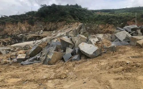 Phú Yên: Xử phạt công ty khai thác khoáng sản trái phép