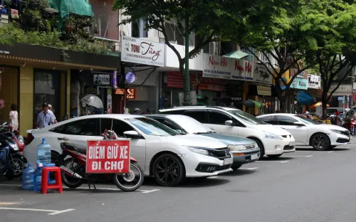TP Hồ Chí Minh thu phí vỉa hè, lòng đường: Làm sao để hiệu quả, minh bạch?
