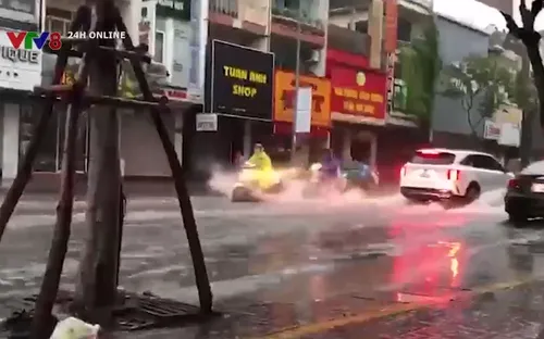 Mưa to, Đà Nẵng ngập cục bộ nhiều nơi