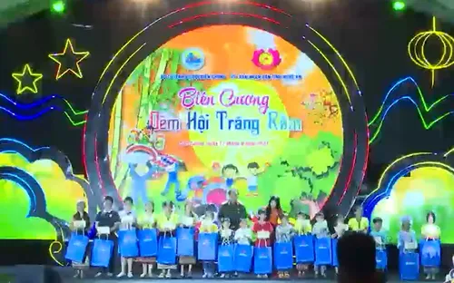 Chương trình "Biên cương - Đêm hội trăng rằm"