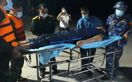 Khánh Hòa: Cấp cứu thành công ngư dân gặp nạn trên biển