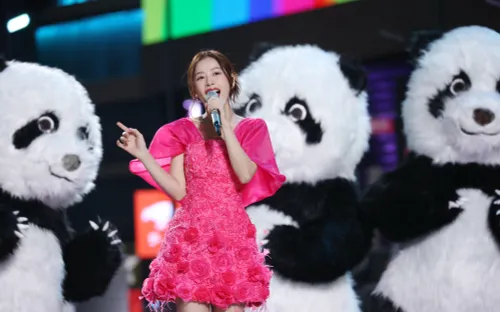 Tiết mục của Chi Pu - Huỳnh Hiểu Minh dẫn đầu rating đêm giao thừa