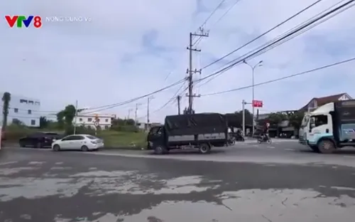 Mất an toàn giao thông do tuyến đường nông thôn quá tải