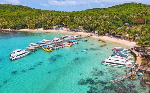 Sôi động dịch vụ tour Tết 2024