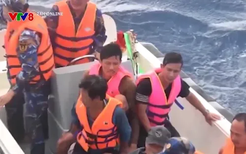 Cứu thành công 5 ngư dân Bình Định gặp nạn trên vùng biển Trường Sa