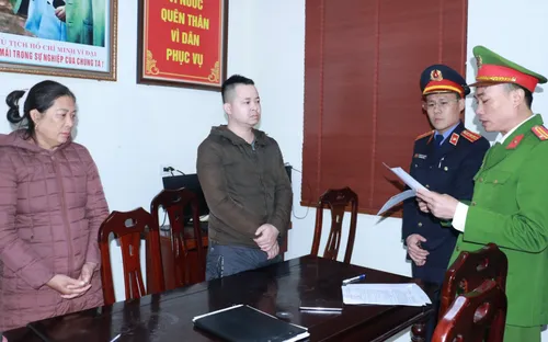 Bắt 2 đối tượng buôn gần 2.900 kg vảy tê tê