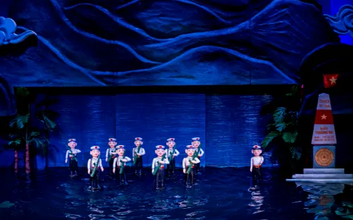 Khán giả nhí hào hứng với vở rối nước về đề tài biển đảo