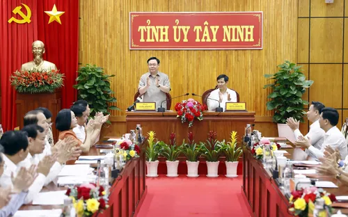 Chủ tịch Quốc hội Vương Đình Huệ làm việc với Ban Thường vụ Tỉnh ủy Tây Ninh