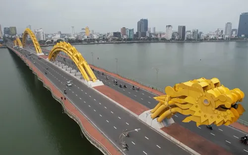 Đà Nẵng - Nhìn từ Cầu Rồng