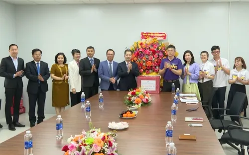 Lãnh đạo TP Đà Nẵng thăm, động viên các cơ quan, đơn vị ra quân sản xuất đầu năm