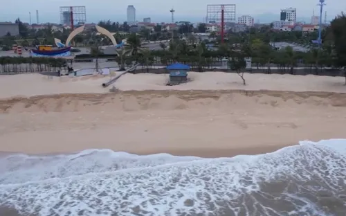 Quảng Bình: Sạt lở nghiêm trọng bãi biển Bảo Ninh