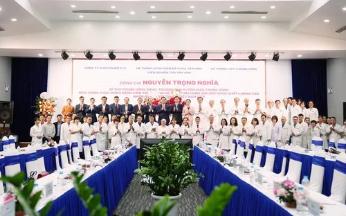 Bí thư Trung ương Đảng, Trưởng ban Tuyên giáo Trung ương thăm, chúc mừng một số cơ sở y tế