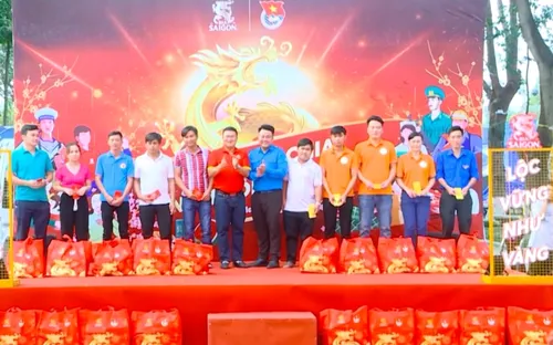 Chương trình "Tết sẻ chia, năm Rồng khởi sắc"