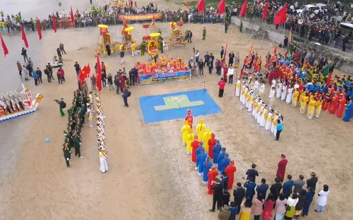 Nghệ An tưng bừng lễ hội cầu ngư và đua thuyền