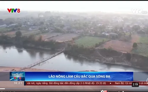 Lão nông làm cầu bắc qua sông Ba