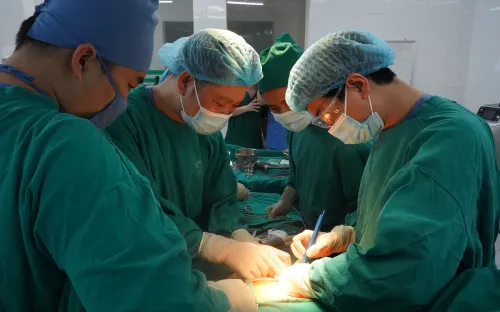 Cắt khối u gan cho nam bệnh nhân có tiền sử viêm gan, nghiện rượu