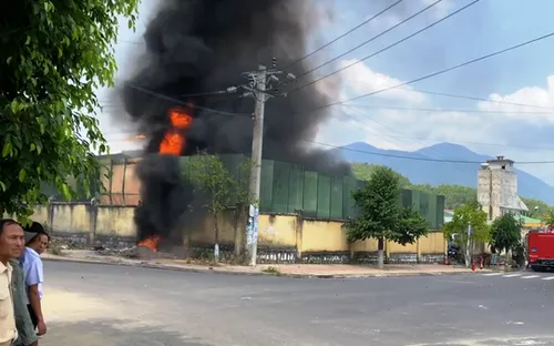Khánh Hòa: Cháy bãi tạm giữ xe vi phạm tại trụ sở công an huyện