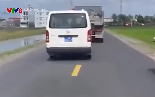 Bị phạt nặng vì không nhường đường cho xe cấp cứu