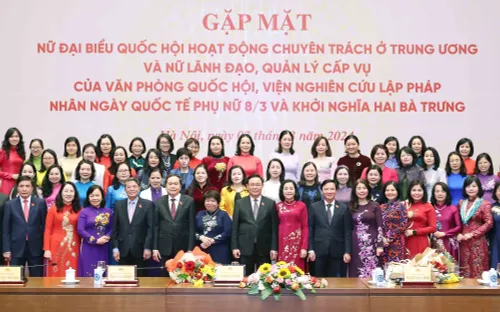 Chủ tịch Quốc hội gặp mặt, chúc mừng các nữ đại biểu Quốc hội chuyên trách