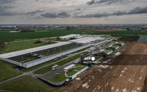 Pháp công bố kế hoạch phong tỏa thủ đô Paris trước thềm Olympic