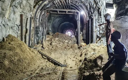 Sự cố sạt lở hầm đường sắt Bãi Gió: Chưa từng có tiền lệ