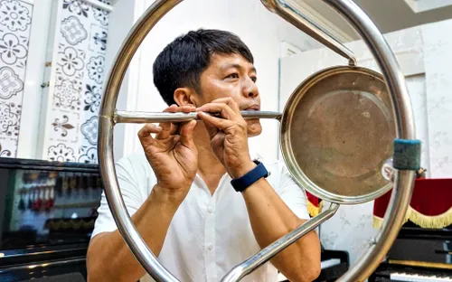 Độc đáo biến phế liệu thành nhạc cụ