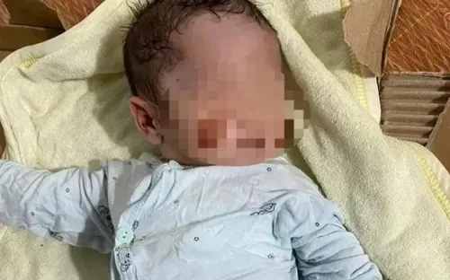 Bé sơ sinh bị bỏ lại trong thùng giấy